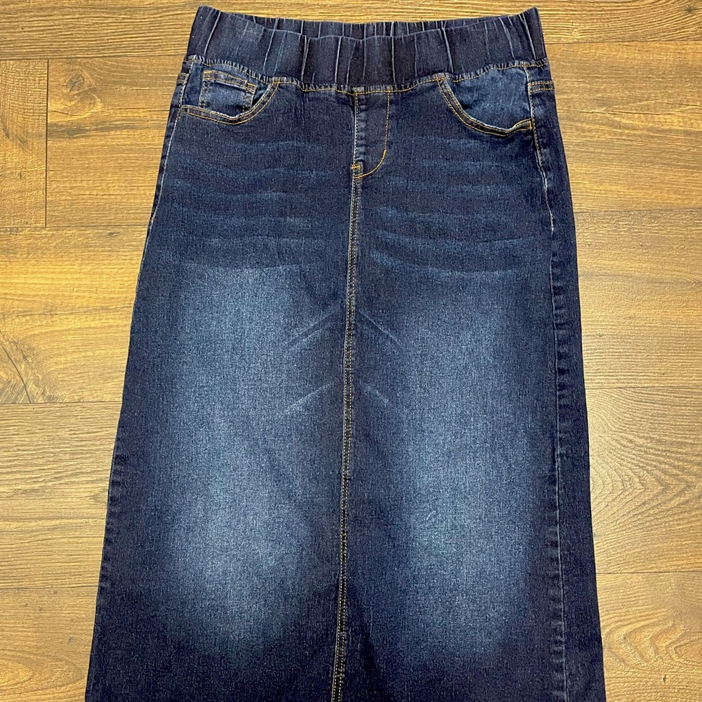 Women’s be girl denim skirt!! Shorter length
